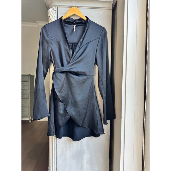 Free People Blouse Sz S Flowy Black Long Sleeve Wrap Top Textured Harley Tunic - Picture 2 of 10